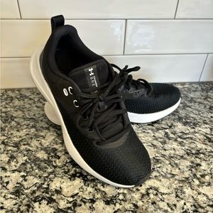 EUC Under Armour charged sneakers